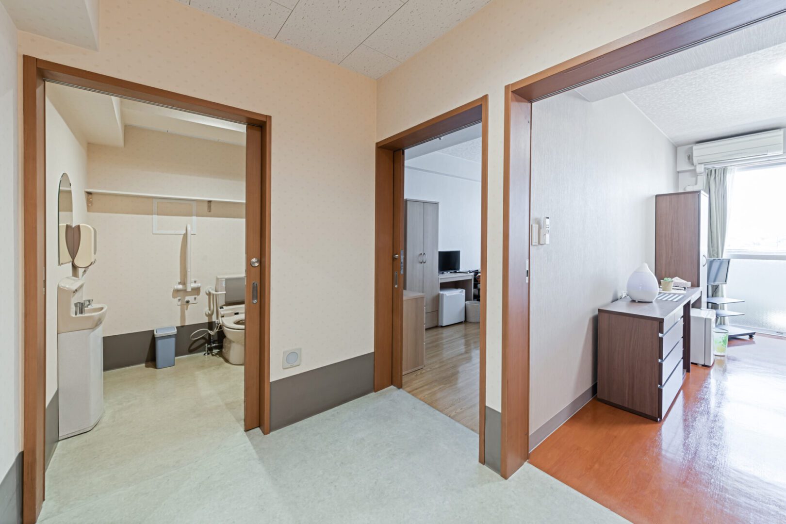 Shared toilets and private rooms in nursing care facilities