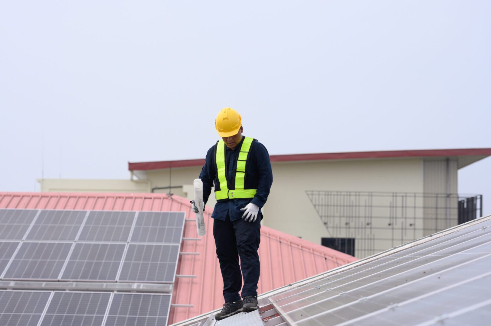 Specialist solar energy do onsite service and maintenance solar panel